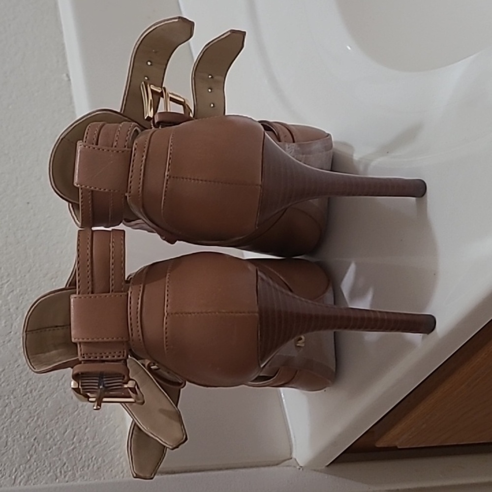 Michael Kors shoes - Picture 2 of 4